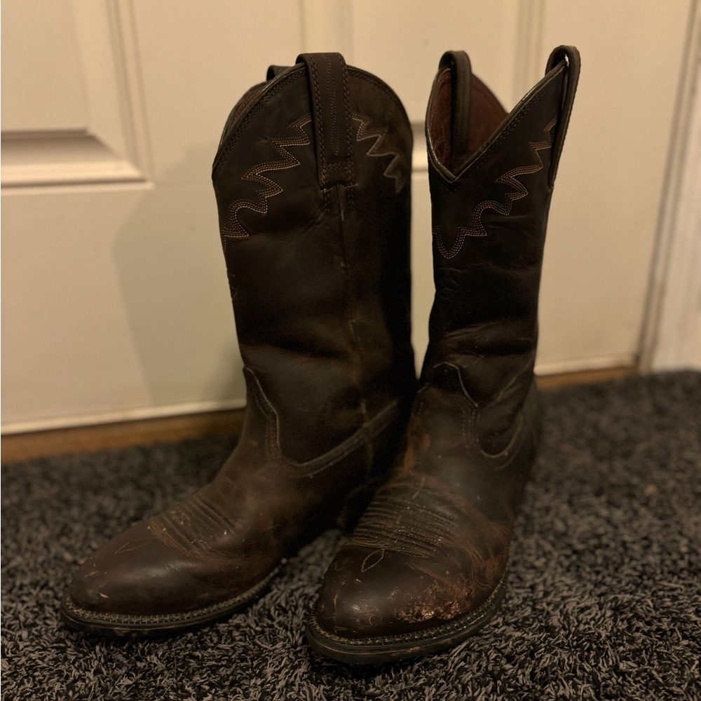 Ariat Heritage R Toe cowboy boots 8.5D